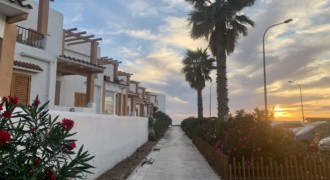 Tarifa, zona playa, 2 dormitorios, urbanización con piscina y plaza de garaje