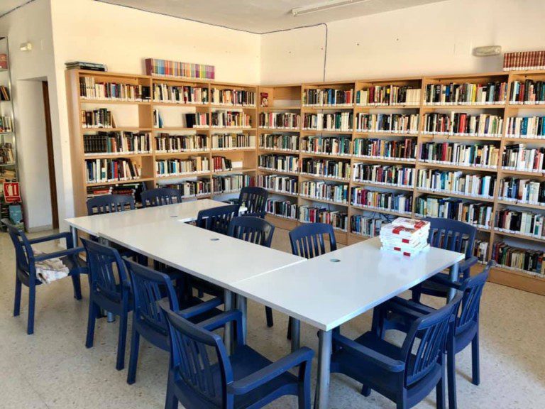 biblioteca interior 768x576