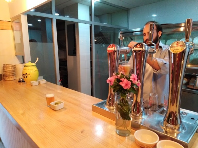 willy bar interior 768x576