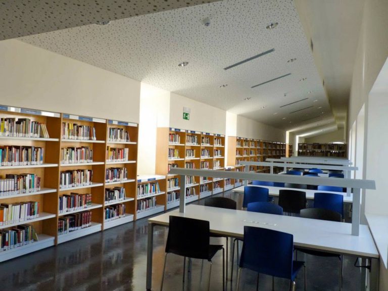 Biblioteca Municipal Jose Velarde Conil de la Frontera 768x576