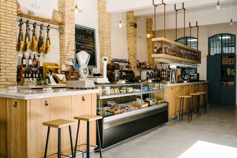 La Embajada colmado 768x513