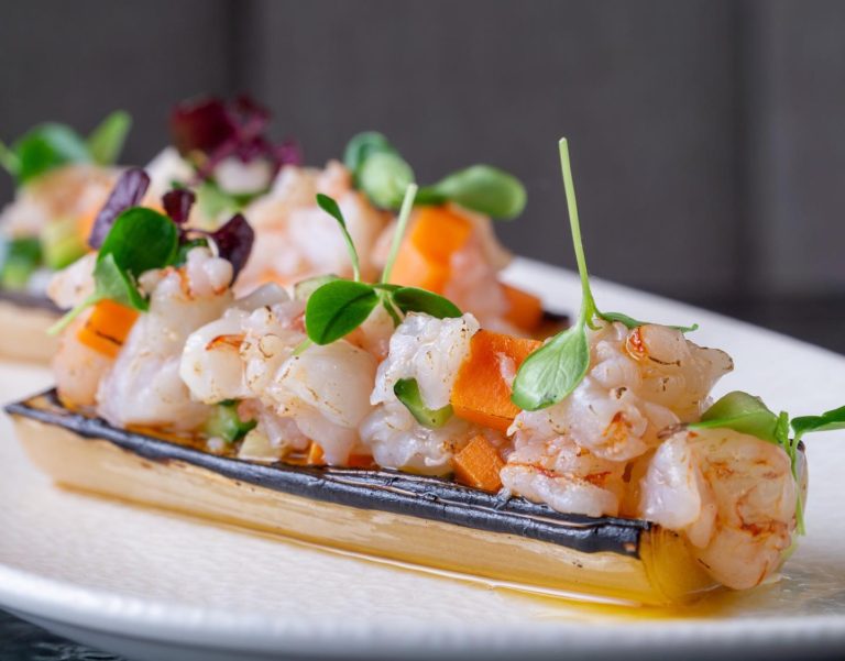 Terracota Madrid Puerro a la brasa con tartar de gambon esta triunfando 768x601