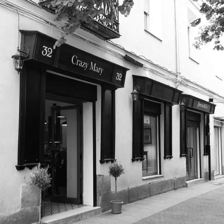 Crazy Mary Libreria 3 768x768