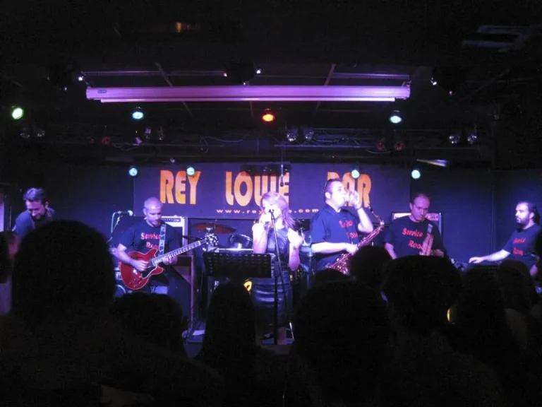 Rey Louie Bar Concierto 4 768x576