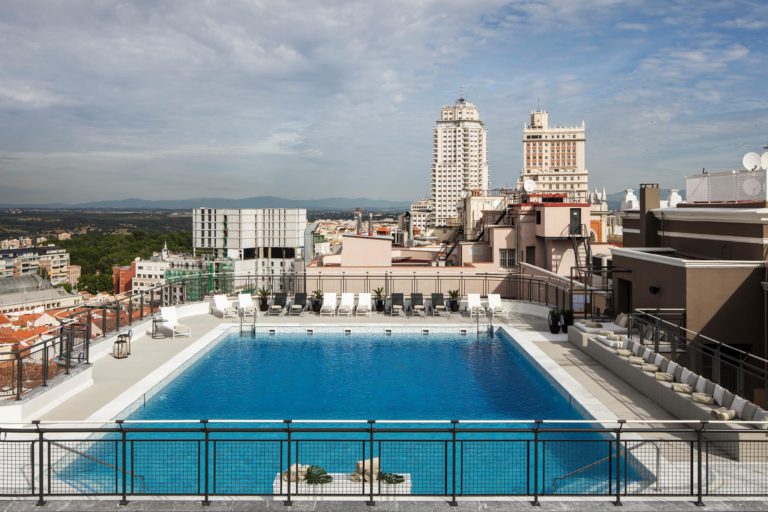 Hotel Emperador Madrid Piscina 768x512