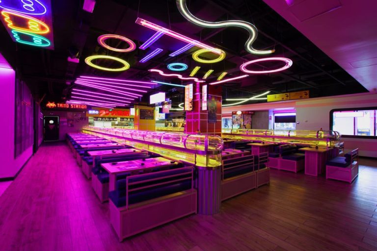 Running Sushi in Akihabara 768x512