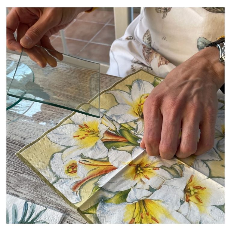 Taller de Decoupage sobre vajillas y cristal en La Patina la Moraleja 3 768x768
