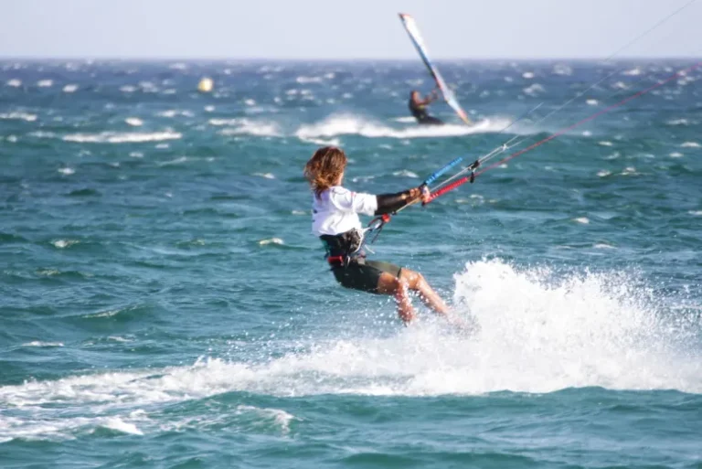 Curso de kitesurf de 2 dias en Tarifa 768x513