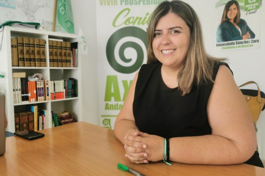 Inmaculada Sánchez, concejal y portavoz de AxSí en Conil.