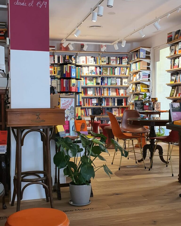 Olavide Bar de Libros 3 768x960