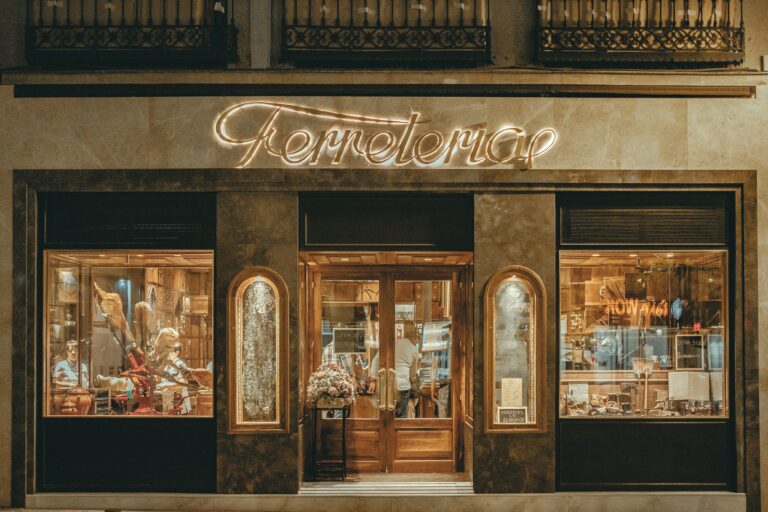 Ferreteria Restaurante 17 768x512