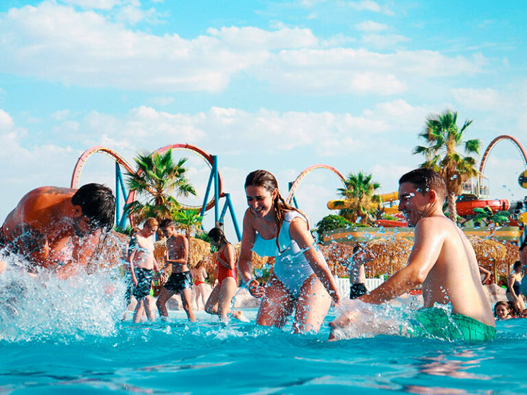 Parque acuatico Warner Beach Madrid Playa Malibu 768x576
