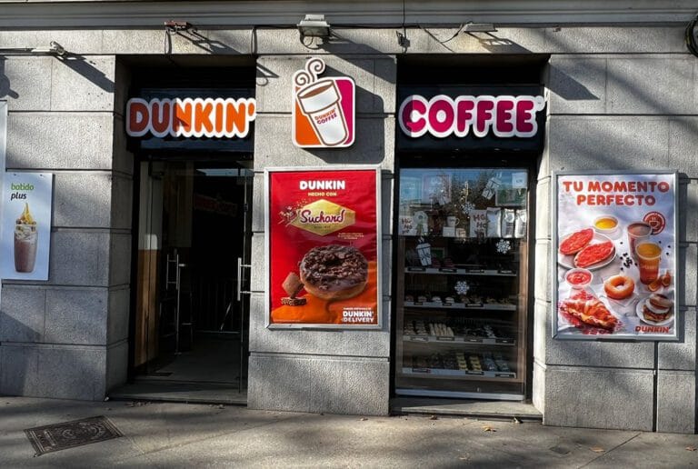 Dunkin Coffee Donuts Atocha Fachada 768x516