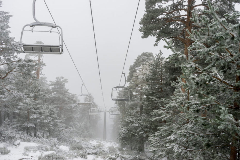 Dos estaciones de esquí de Madrid abren esta semana