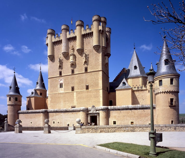 Alcazar de Segovia 2 768x658
