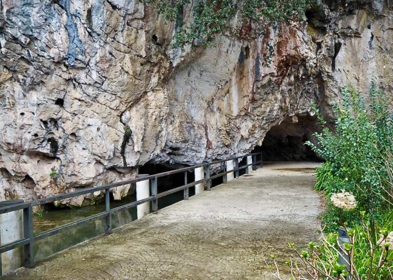 Cueva y Centro de Arte Rupestre Tito Bustillo 14 768x548