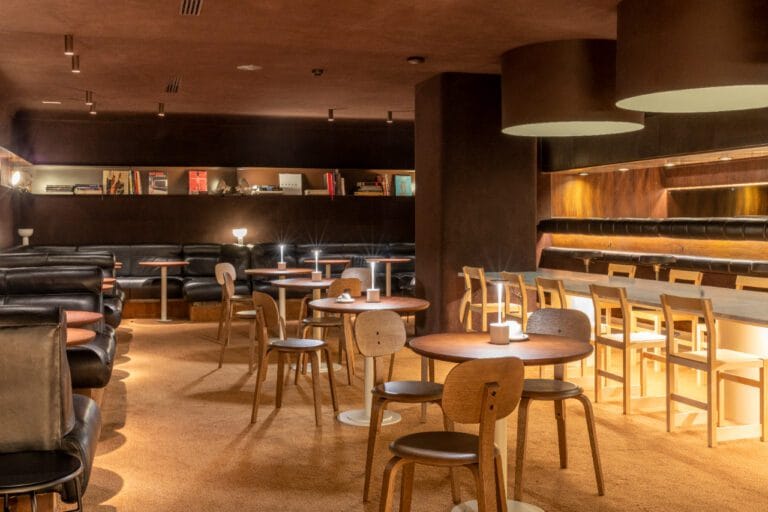 Cafe de la March 2 768x512