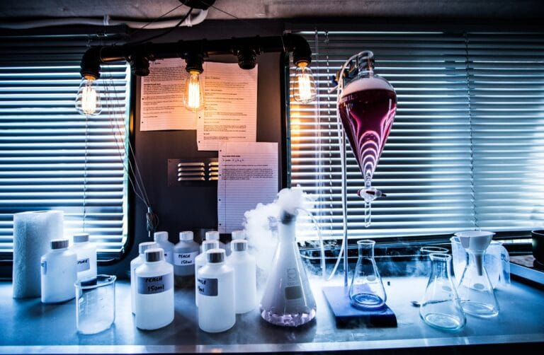 Una experiencia de cocteles inmersivos en Madrid basada en Breaking Bad 768x502