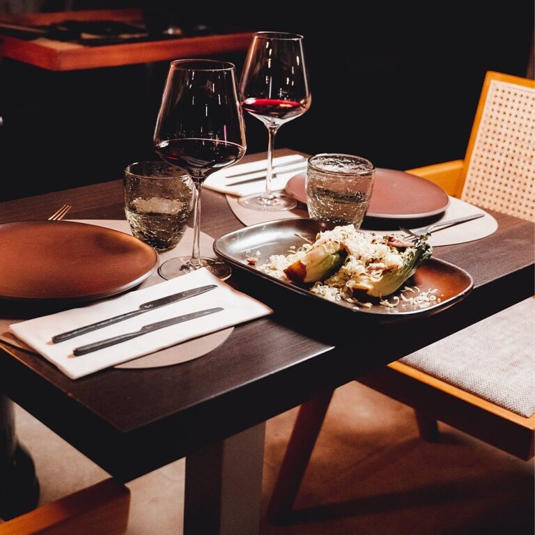 Lobo Lounge Restaurant 3 768x768