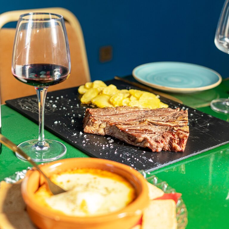 Dali Cinema 10 768x768