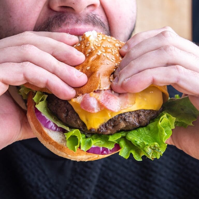 Buffet libre de Hamburguesas caseras y entrantes en Chill Madrid 768x768