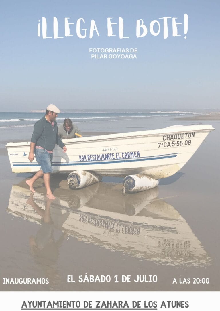 Exposicion fotografica Llega el Bote de Pilar Goyoaga 768x1086
