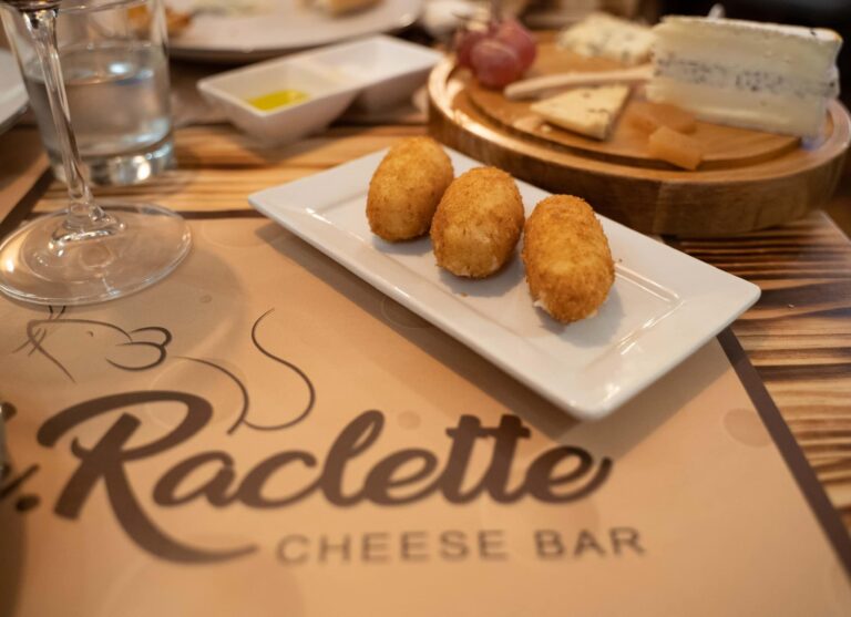 Mr. Raclette Cheese Bar 10 768x557