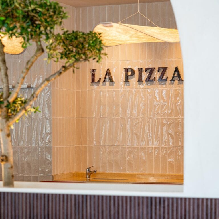 Ricca Pizzeria 4 768x768