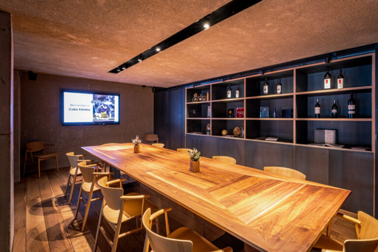 Cobo Estratos 4 768x512