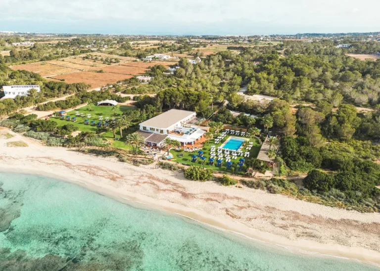 Gecko Hotel Beach Club 2 768x549