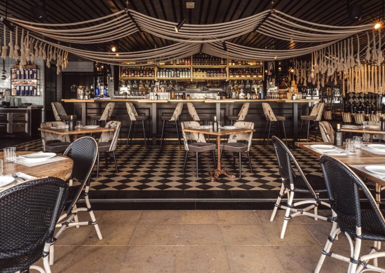 Moments Bar 14 768x544