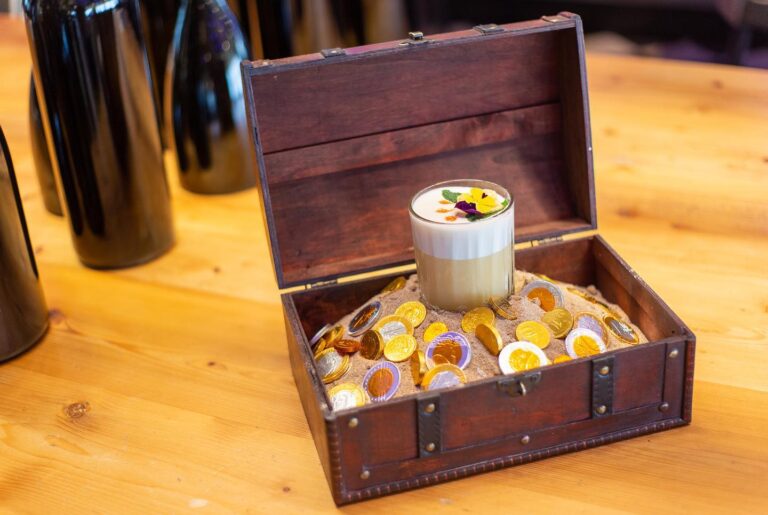 Moments Bar 16 768x515