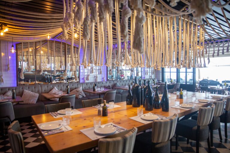 Moments Bar 3 768x512