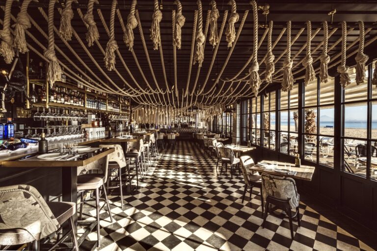 Moments Bar 9 768x512