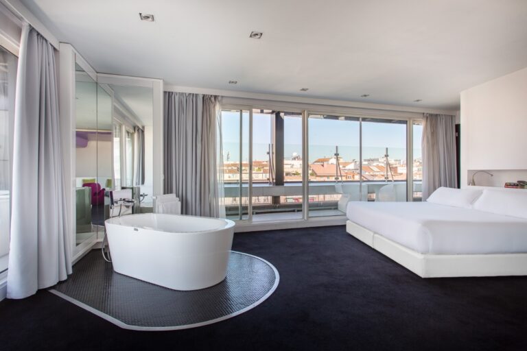 Room Mate Oscar Hotel 8 768x512