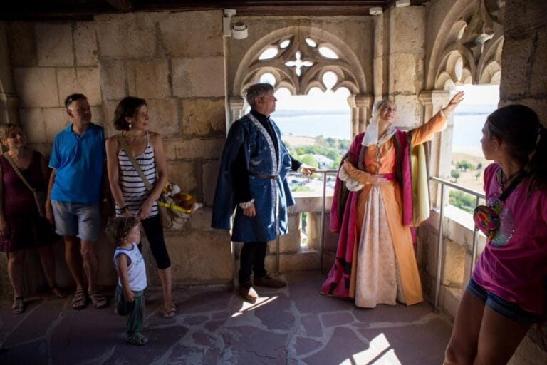 Visitas teatralizadas al Castillo de Manzanares El Real 768x512