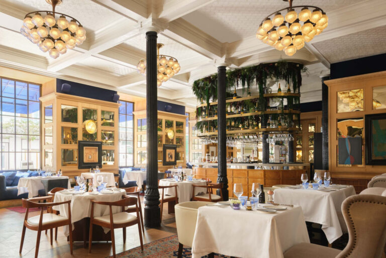 YOUNIQUE Arts Club 768x513