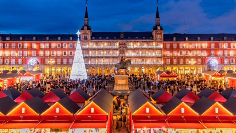 Mercado de Navidad en la Plaza Mayor Madrid 3 768x432