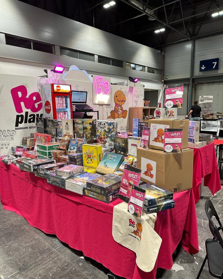 Replay Boardgame Outlet Cafe 6 768x960