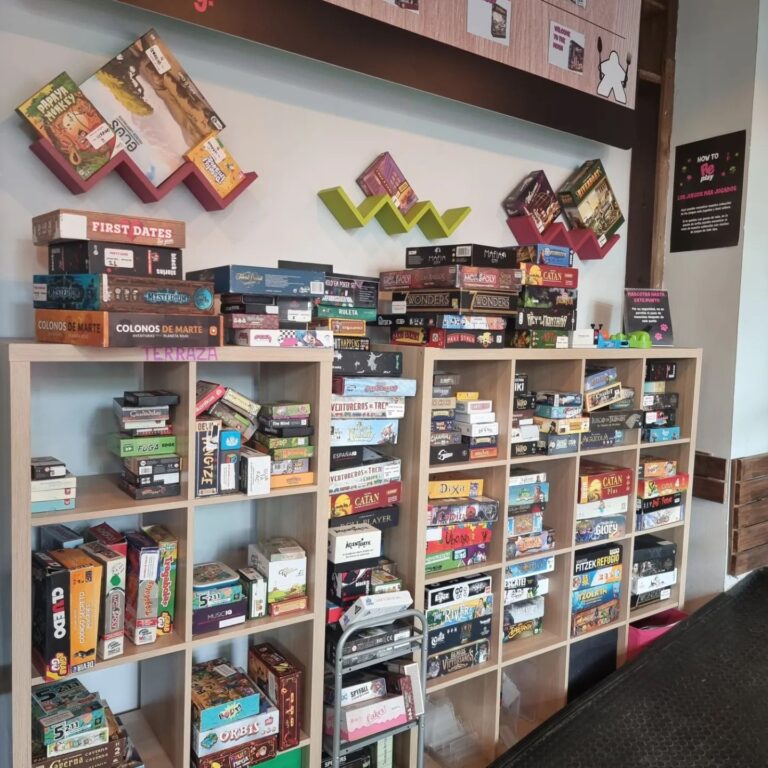 Replay Boardgame Outlet Cafe 9 768x768