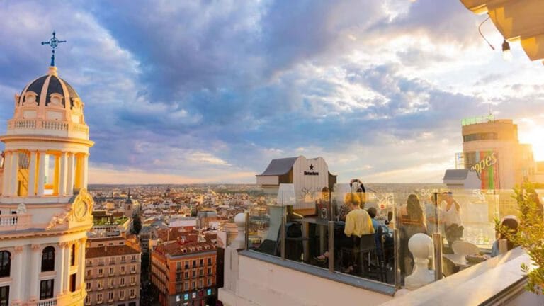 Sky 44 Rooftop Terraza Bar 11 768x432