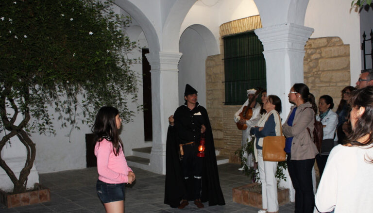 La noche oscura de Vejer Ruta nocturna guiada y cantada 2 768x439