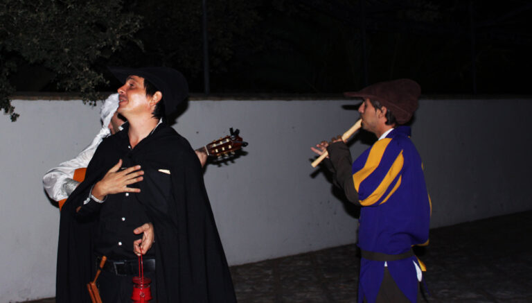 La noche oscura de Vejer Ruta nocturna guiada y cantada 3 768x437