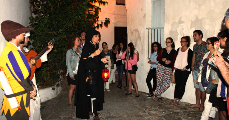 La noche oscura de Vejer Ruta nocturna guiada y cantada 4 768x404
