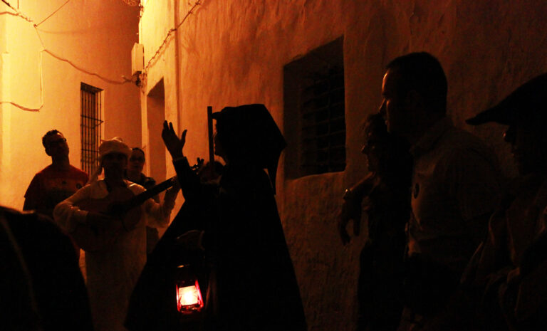 La noche oscura de Vejer Ruta nocturna guiada y cantada 6 768x465