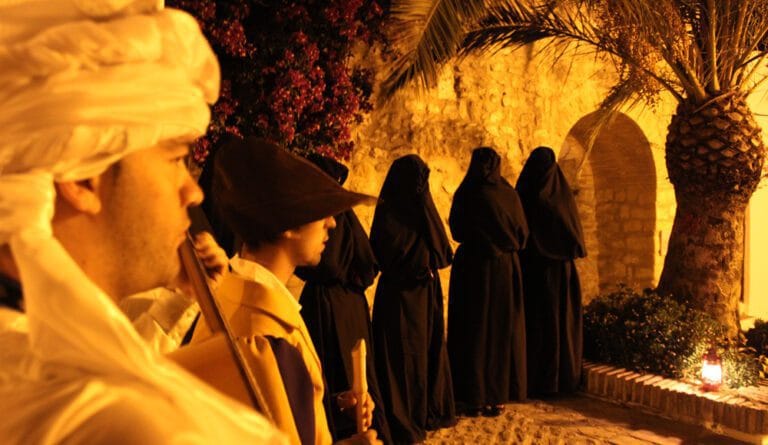 La noche oscura de Vejer Ruta nocturna guiada y cantada 768x445