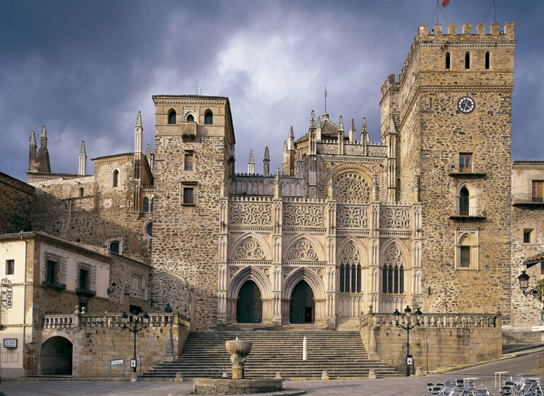 Real Monasterio de Santa Maria de Guadalupe 2 768x559