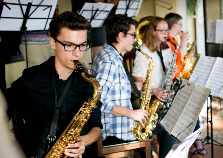 The Shamrock Bar Eatery 3 768x547