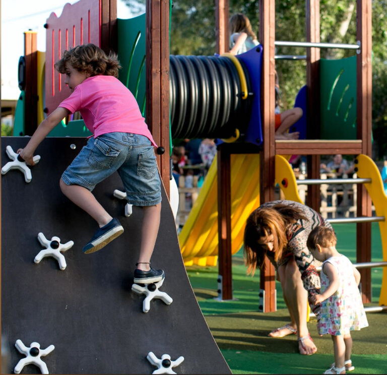 The Shamrock Bar Eatery 4 768x744