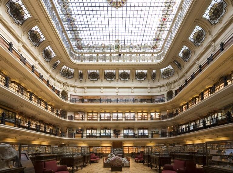 Museo Geominero del Instituto Geologico y Minero de Espana 768x569